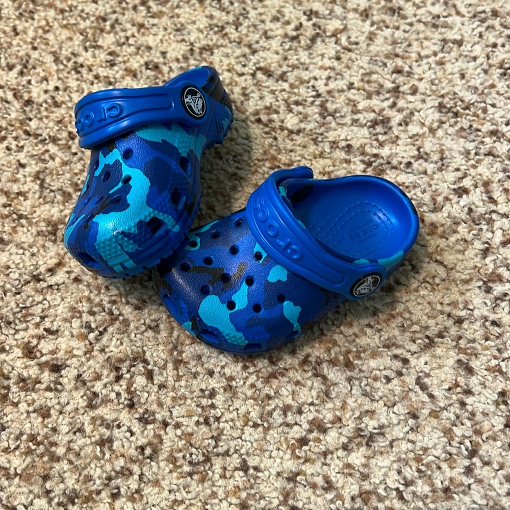 Baby/toddler blue crocs 4c